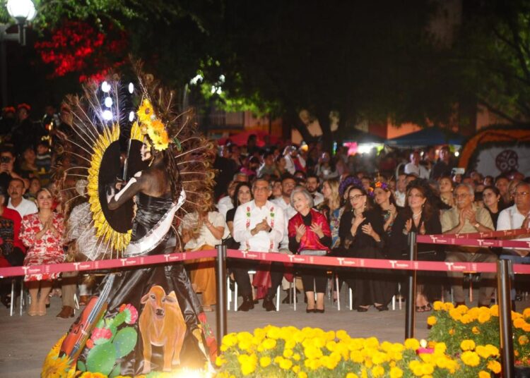 Premian Américo y María concurso estatal de catrinas y catrines