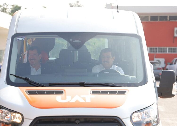 Agradecen búhos de la FDCSV apoyo del Rector Dámaso Anaya