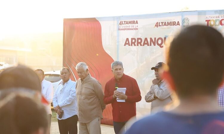 Arranca Armando Martínez histórica pavimentación en el ejido Vega de Esteros