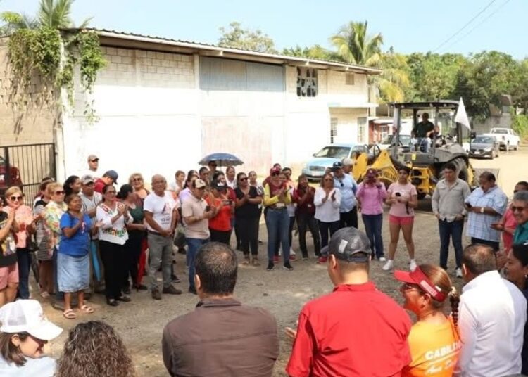 Arranca Armando Martínez más obras de pavimentación