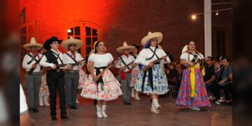 Arte, moda y tradición se unen en “Voces de 1910” en NLD