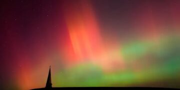 ¡Tormenta solar provoca auroras boreales en buena parte de EUA!