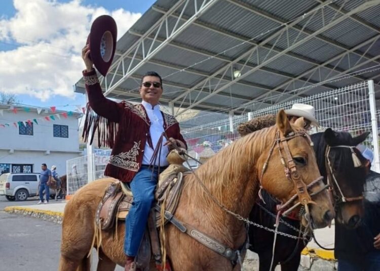 Cabalga Chavira en Bustamante