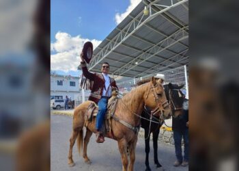 Cabalga Chavira en Bustamante