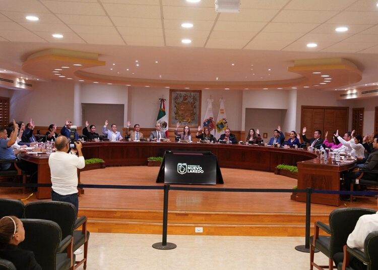 Cabildo refrenda apoyo a las familias neolaredenses con descuentos en recargos del predial