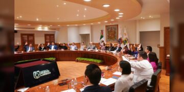 Cabildo refrenda apoyo a las familias neolaredenses con descuentos en recargos del predial