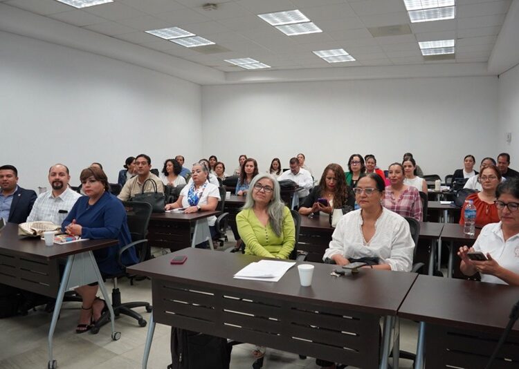 Capacita CRETAM a docentes para formar nuevos líderes educativos