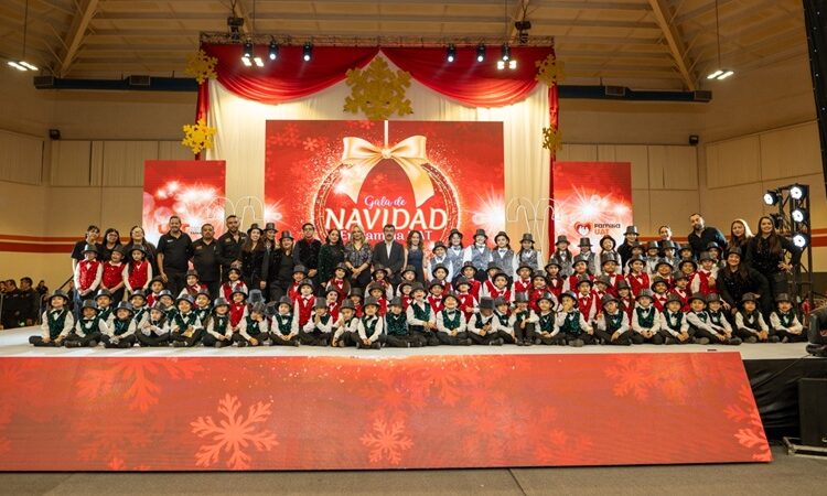 Celebran ‘Gala de Navidad Familia UAT 2025’