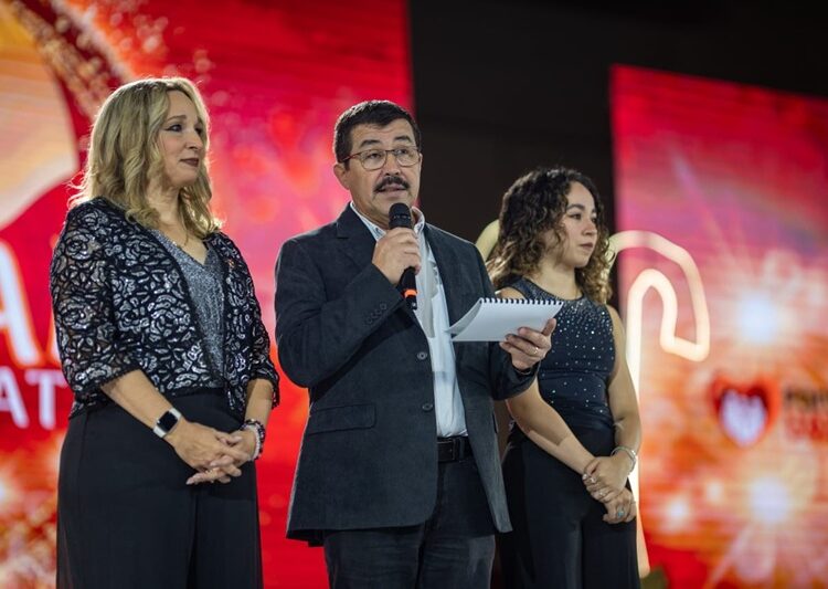 Celebran ‘Gala de Navidad Familia UAT 2025’