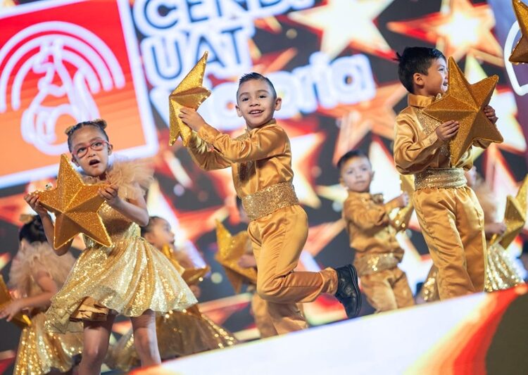 Celebran ‘Gala de Navidad Familia UAT 2025’