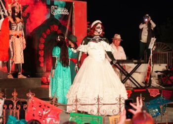 Color, música y tradición iluminaron los panteones municipales en el ‘Día de Muertos’