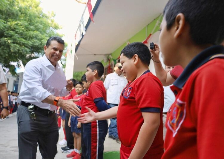 Con techumbre en escuela beneficia Lalo Gattás a estudiantes de la colonia Horacio Terán
