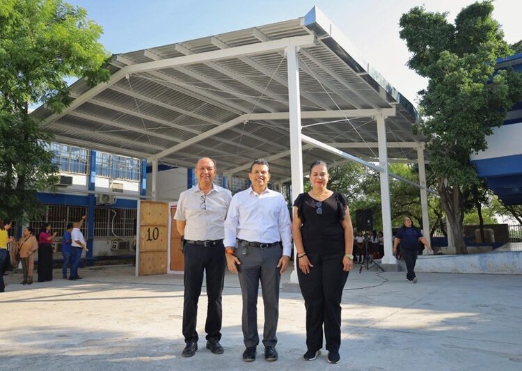 Con techumbre en escuela beneficia Lalo Gattás a estudiantes de la colonia Horacio Terán