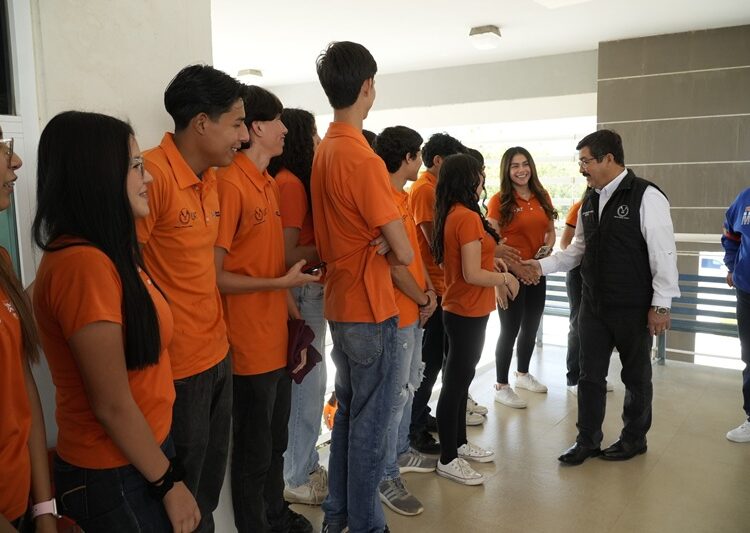 Constató rector logros y avances académicos de la Prepa 3 UAT