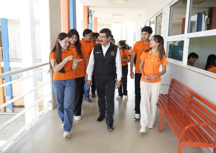 Constató rector logros y avances académicos de la Prepa 3 UAT