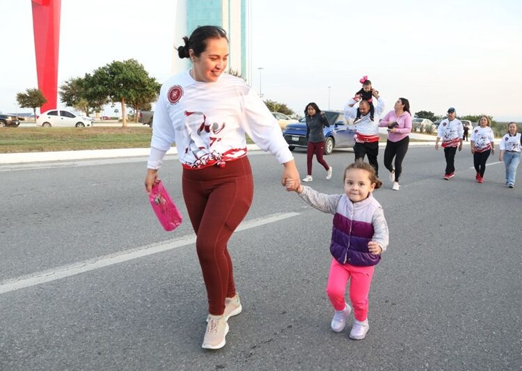 Convive Humberto Prieto con trabajadores y familias del Congreso de Tamaulipas