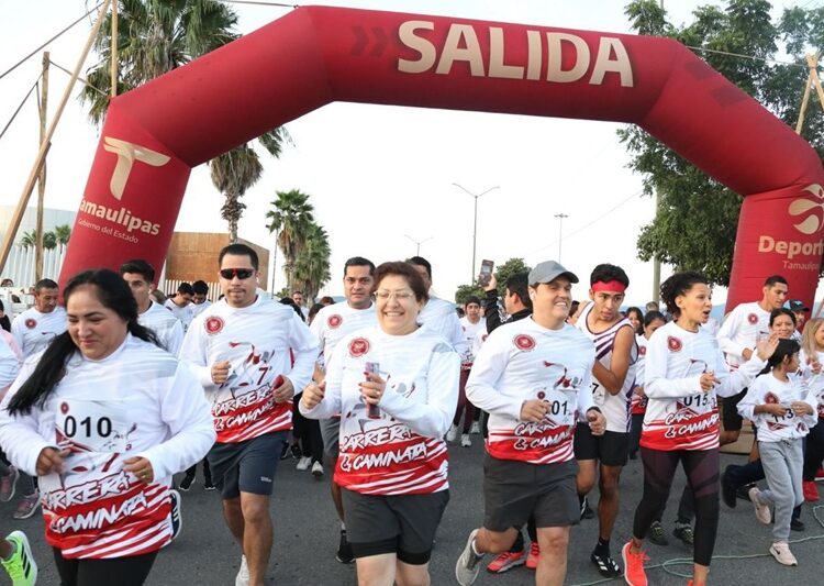 Convive Humberto Prieto con trabajadores y familias del Congreso de Tamaulipas