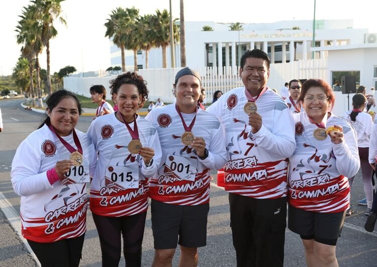 Convive Humberto Prieto con trabajadores y familias del Congreso de Tamaulipas