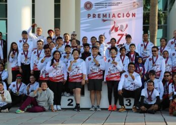 Convive Humberto Prieto con trabajadores y familias del Congreso de Tamaulipas