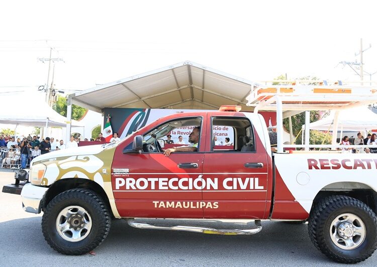 Desfilan miles de jóvenes en el 115 aniversario de la Revolución Mexicana