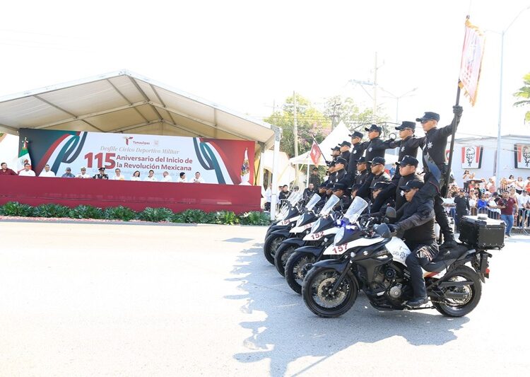 Desfilan miles de jóvenes en el 115 aniversario de la Revolución Mexicana