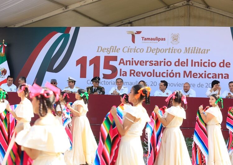 Desfilan miles de jóvenes en el 115 aniversario de la Revolución Mexicana