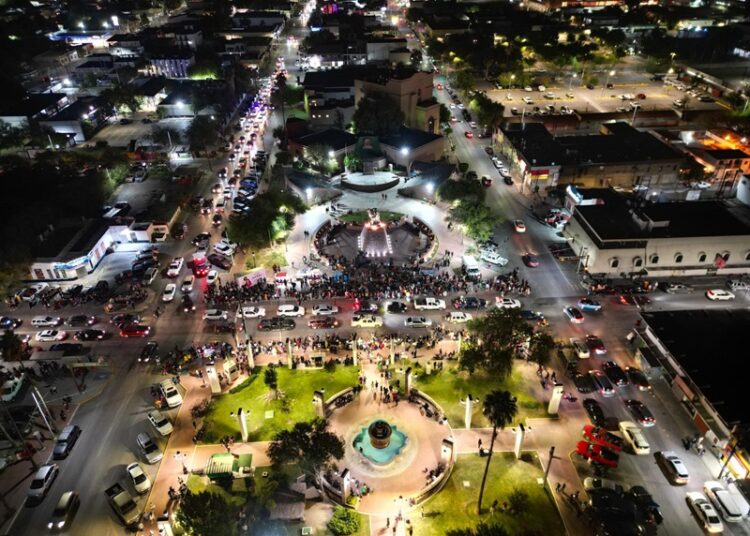Disfrutan familias de NLD noche de ‘Halloween’