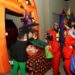 Disfrutan familias de NLD noche de ‘Halloween’