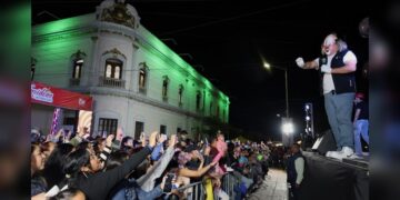 Divierten Los Payasónicos a cientos de victorenses frente al Palacio Municipal
