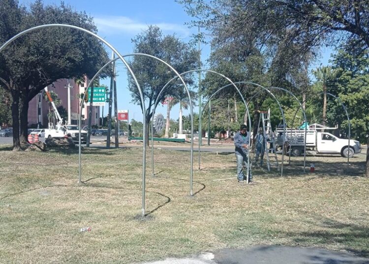 Embellece Municipio la Capital para temporada navideña