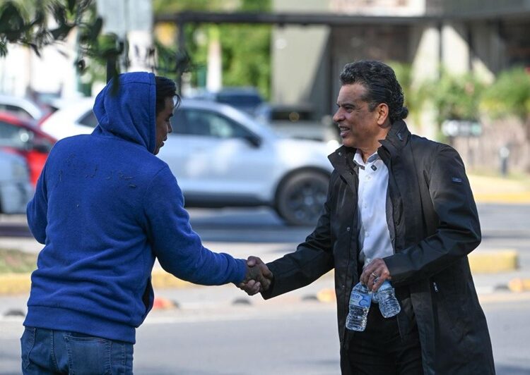 Embellece Municipio la Capital para temporada navideña