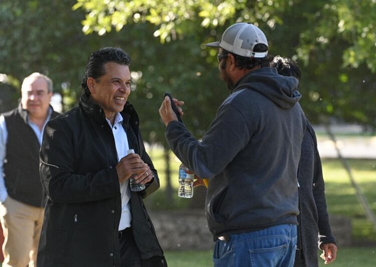 Embellece Municipio la Capital para temporada navideña