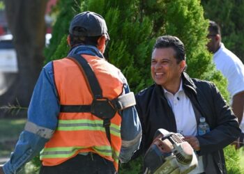 Embellece Municipio la Capital para temporada navideña