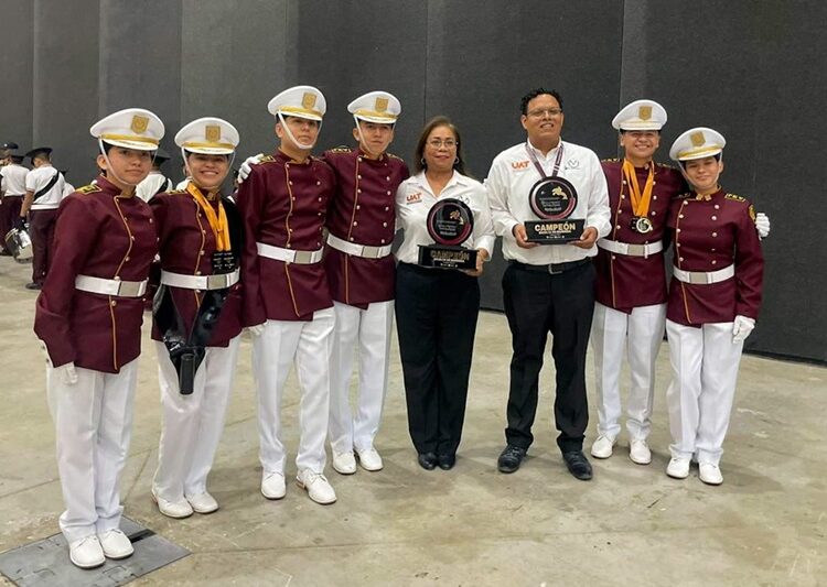 Estudiantes de la UAT obtienen 1.er lugar en concurso de escoltas y bandas de guerra
