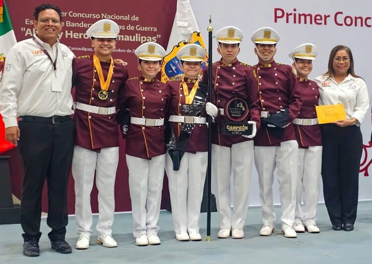 Estudiantes de la UAT obtienen 1.er lugar en concurso de escoltas y bandas de guerra