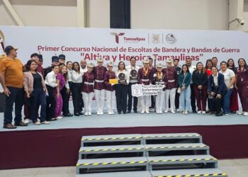 Estudiantes de la UAT obtienen 1.er lugar en concurso de escoltas y bandas de guerra