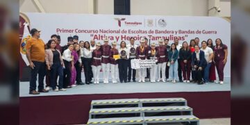 Estudiantes de la UAT obtienen 1.er lugar en concurso de escoltas y bandas de guerra