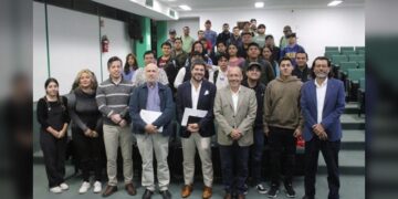 Expertos en economía imparten conferencias en la UAT