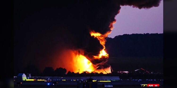Al menos 9 muertos y varios heridos, avión de UPS se estrelló en Louisville