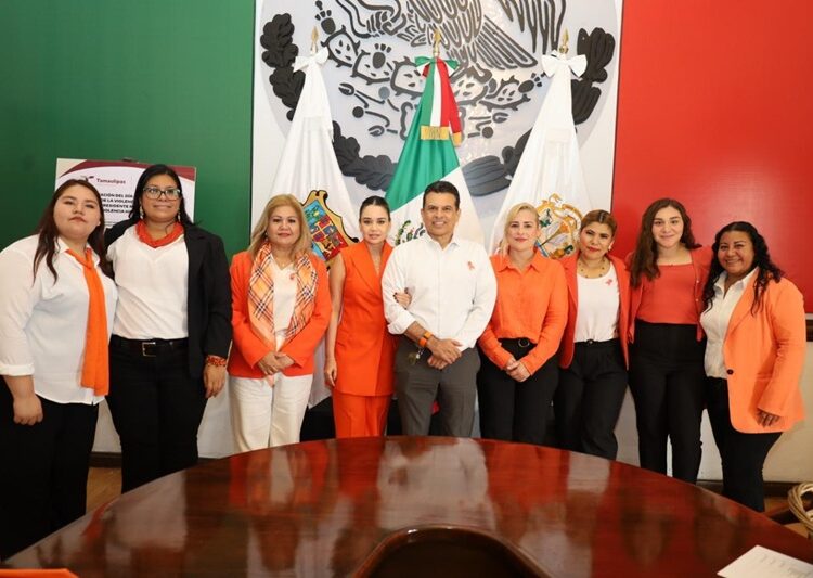 Firma Victoria decálogo contra la violencia hacia las mujeres