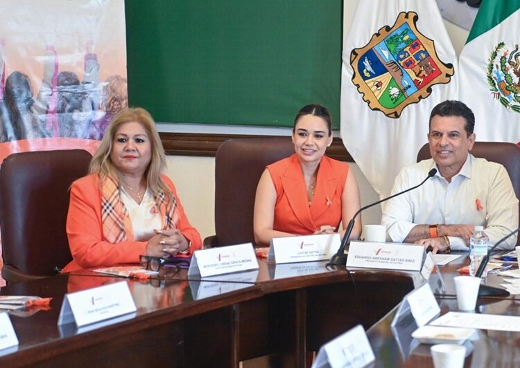 Firma Victoria decálogo contra la violencia hacia las mujeres