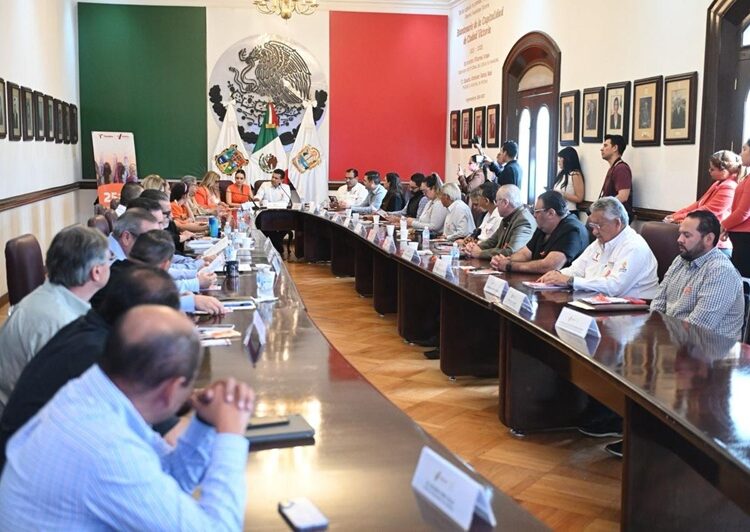 Firma Victoria decálogo contra la violencia hacia las mujeres