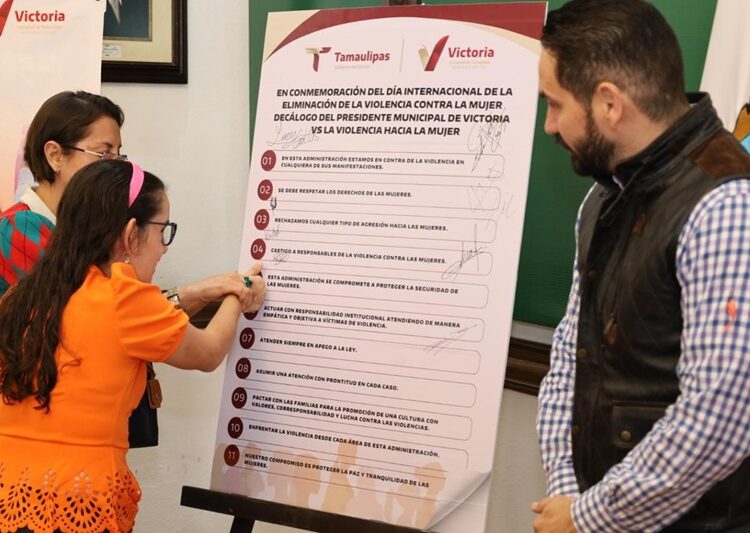 Firma Victoria decálogo contra la violencia hacia las mujeres