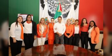 Firma Victoria decálogo contra la violencia hacia las mujeres