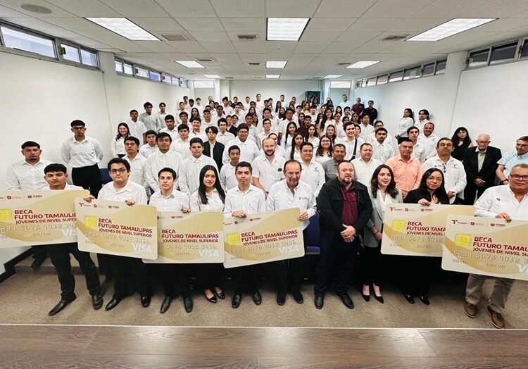 Fortalece ITABEC el talento universitario con 456 becas en la UPV