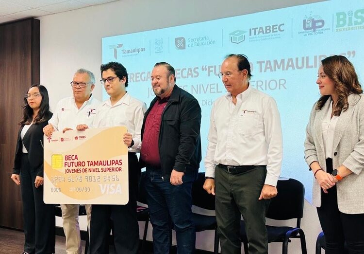 Fortalece ITABEC el talento universitario con 456 becas en la UPV