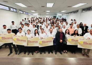 Fortalece ITABEC el talento universitario con 456 becas en la UPV