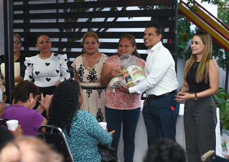 Fortalece Lalo Gattás acercamiento con el pueblo de Victoria