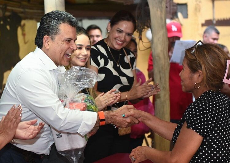 Fortalece Lalo Gattás acercamiento con el pueblo de Victoria