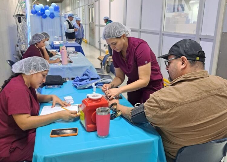 Gobierno de NLD acerca servicios de salud a empresas